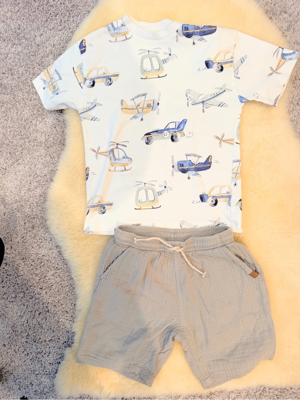 ( SET) NEXT Tee with Blue Airplane Sketches and Muslin Shorts Size 5 - Picture 2 of 7